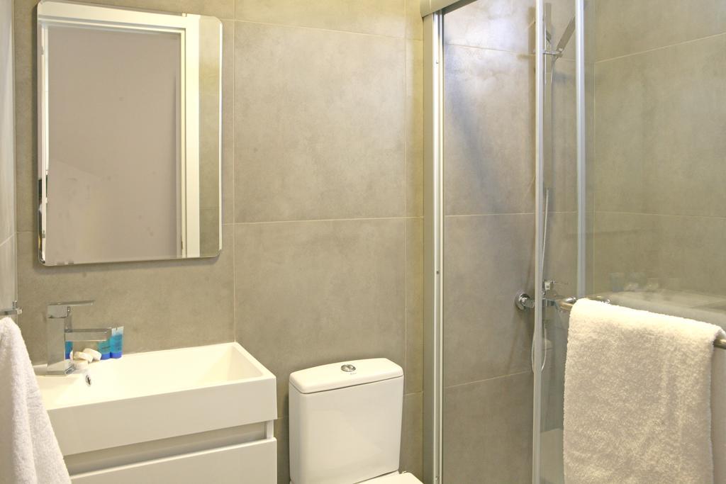 Corina Suites & Apartments Limassol Rum bild