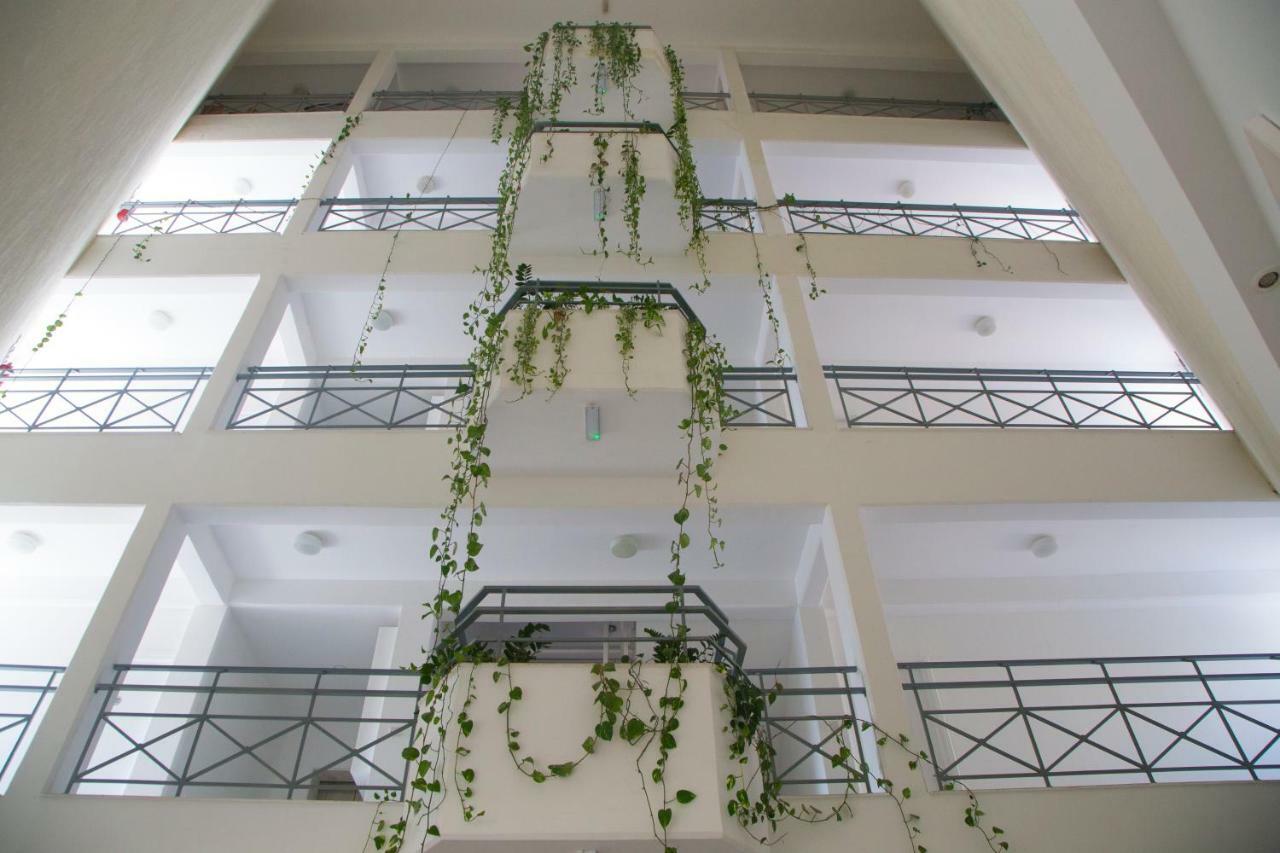 Corina Suites & Apartments Limassol Exteriör bild